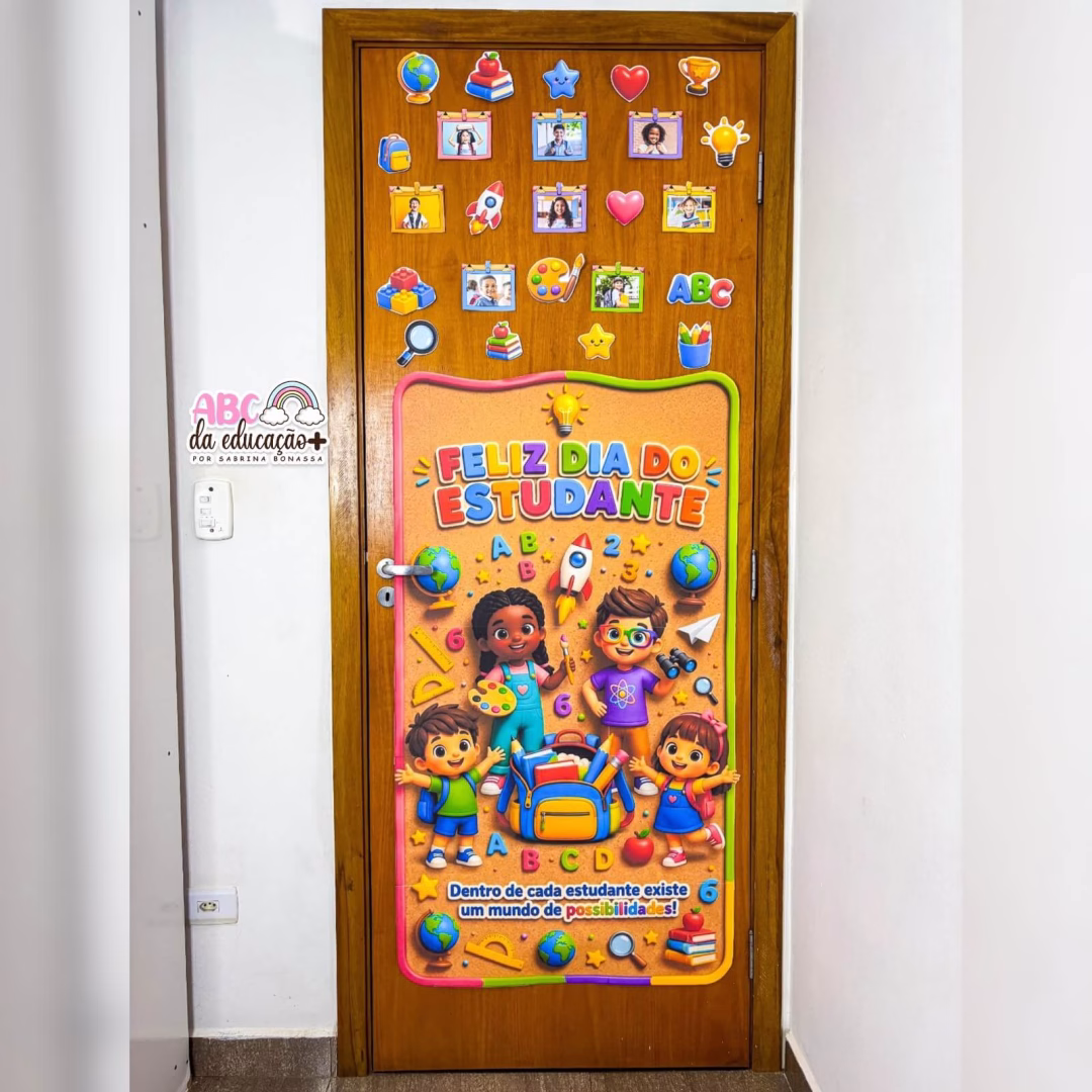 Painel de Porta dia do Estudante Tema Crianças