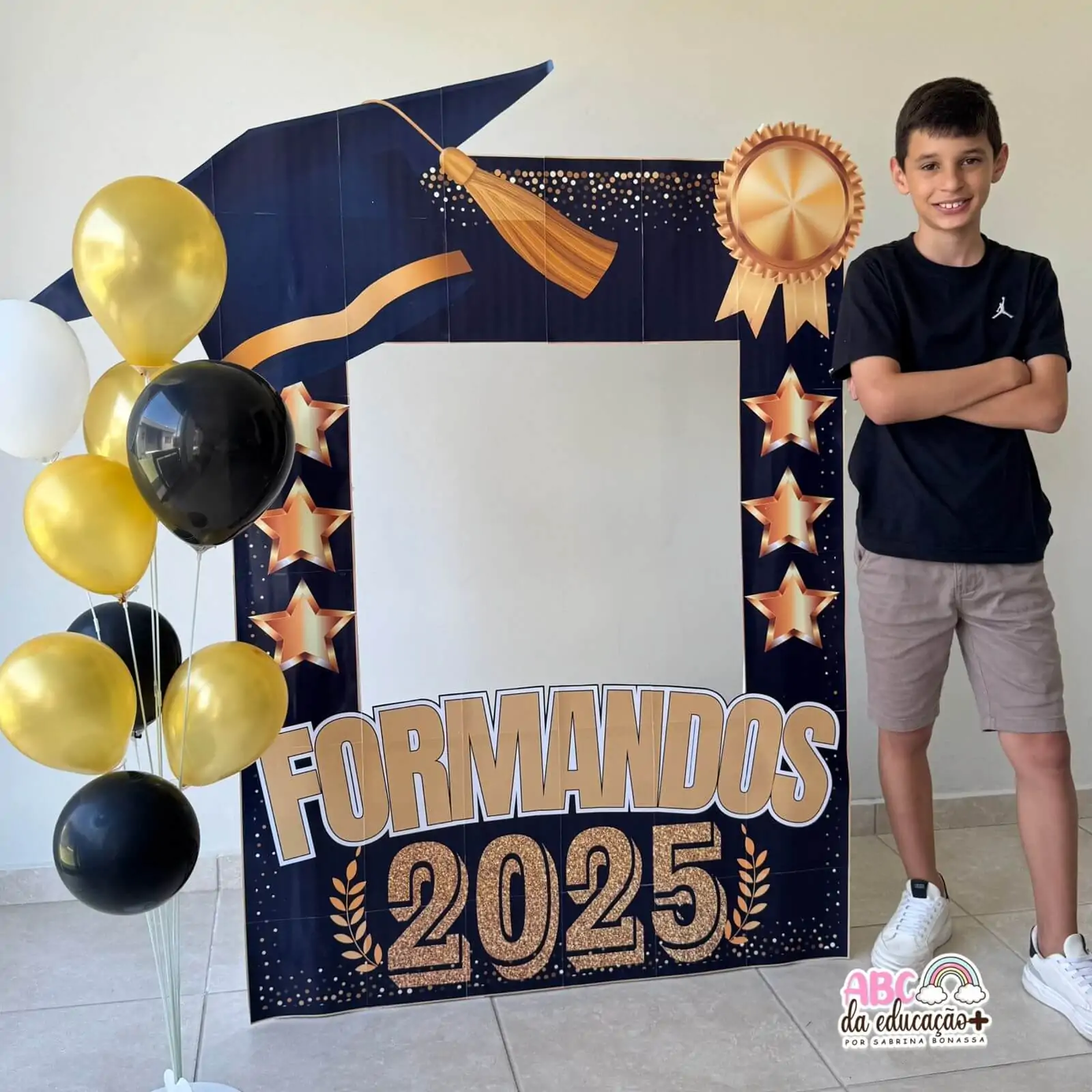 Moldura de Fotos Gigante – Infantil Preto e Dourado - Imagem 2