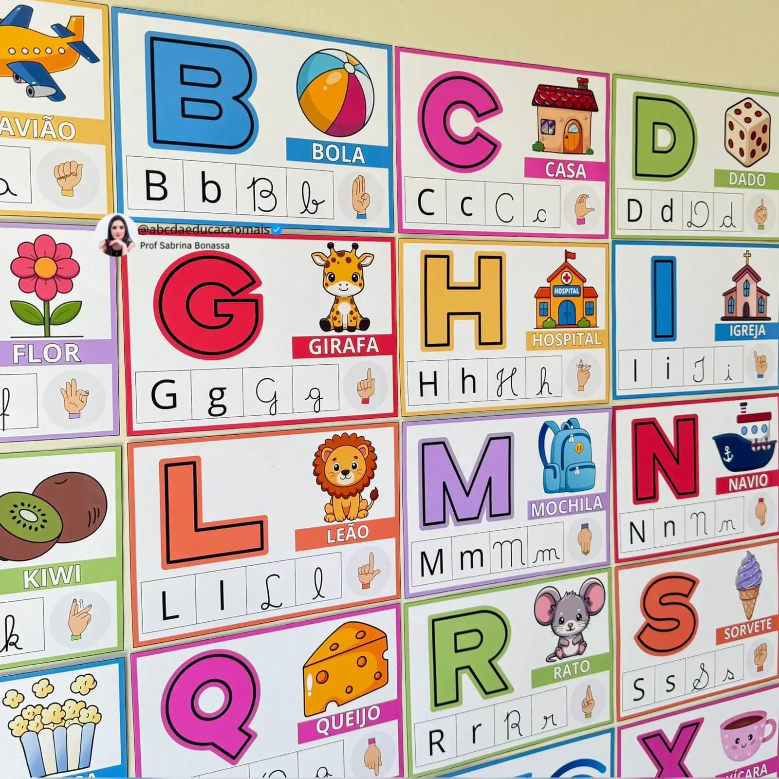 Alfabeto de Parede Inclusivo com Libras e os 4 Tipos de Letra - Imagem 6
